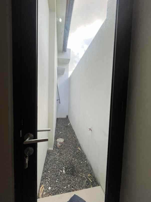 dijual rumah jl godean km 7