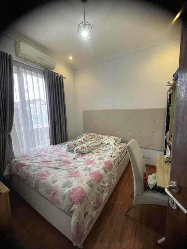 dijual rumah jl kembar srimahi