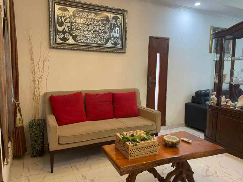 dijual rumah jl kembar srimahi