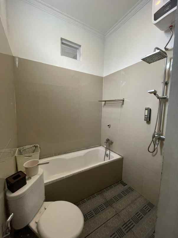 dijual rumah jl kembar srimahi