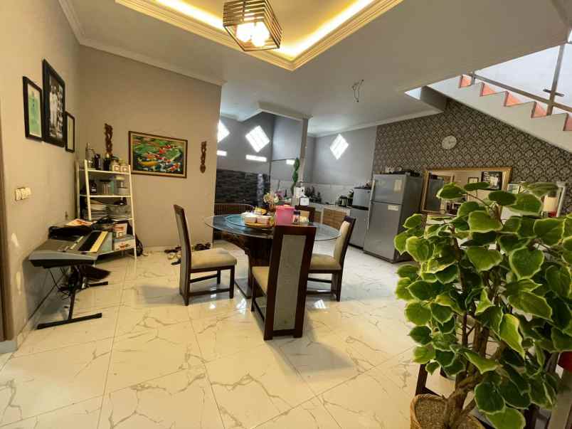 dijual rumah jl kembar srimahi