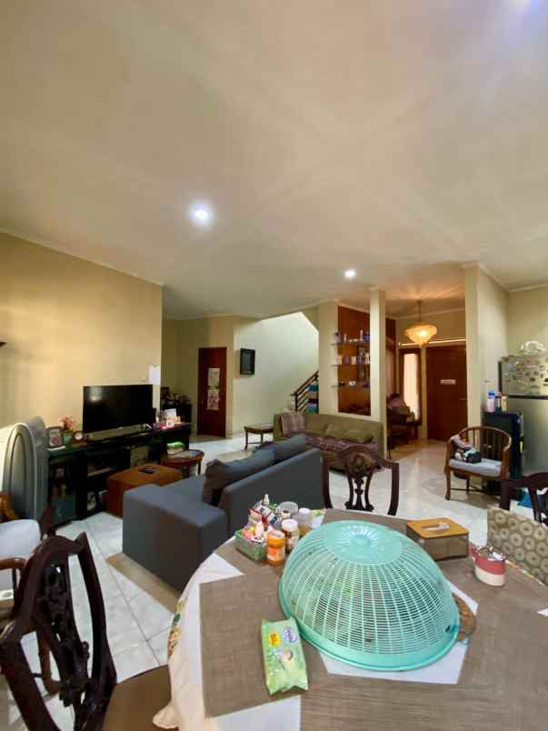 dijual rumah jl kintamani raya