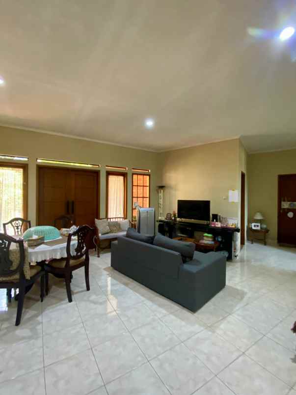 dijual rumah jl kintamani raya