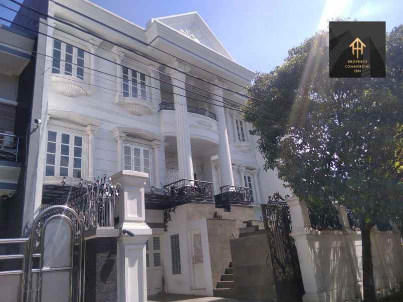 dijual rumah jl komplek batununggal indah