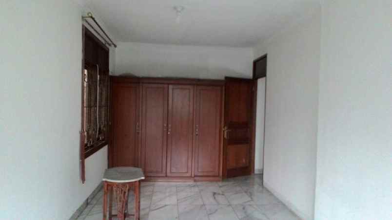 dijual rumah jl komplek puri cinere