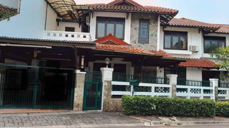 dijual rumah jl komplek puri cinere