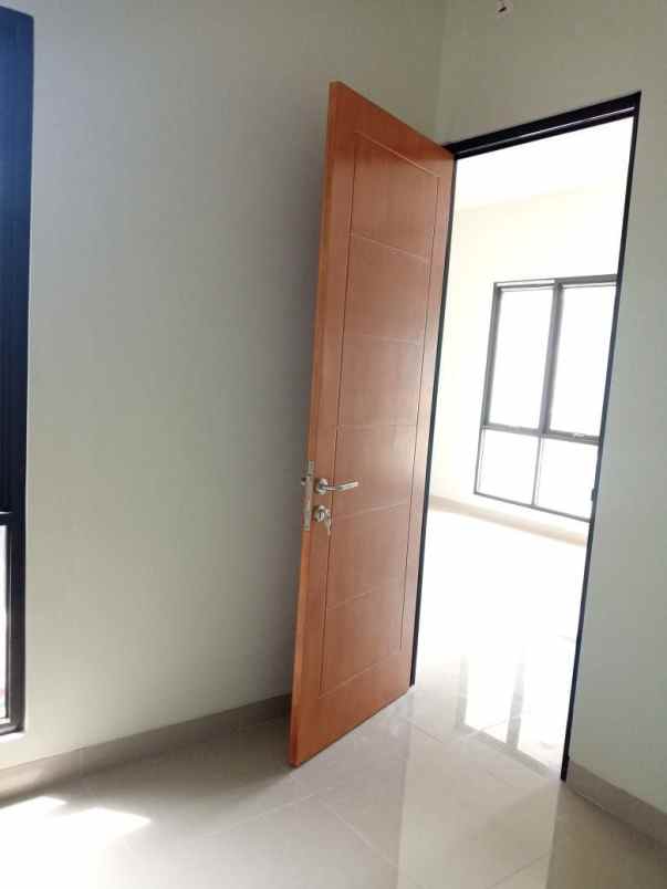 dijual rumah jl kramat iii