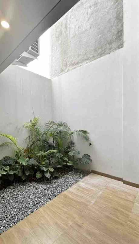 dijual rumah jl kunir no 168 01 rw 05