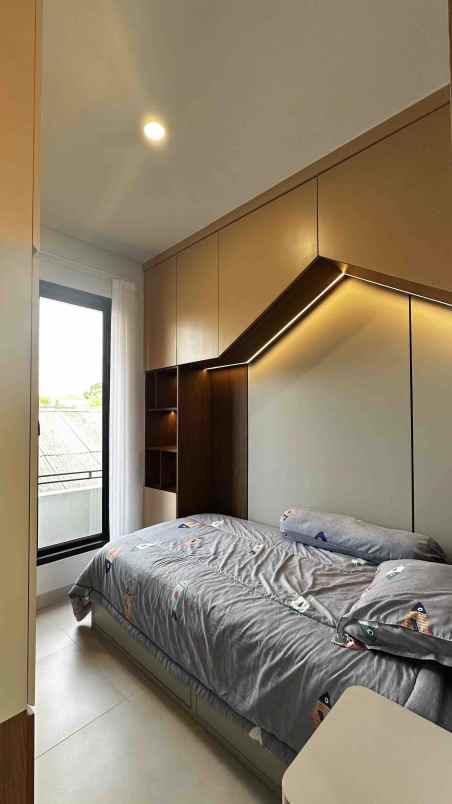 dijual rumah jl kunir no 168 01 rw 05