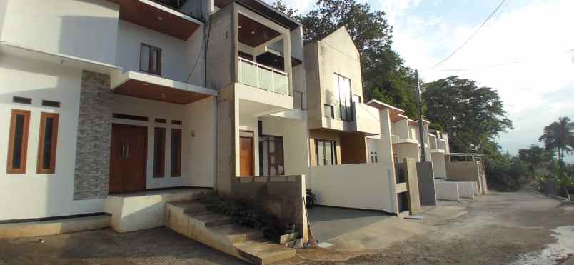 dijual rumah jl letda lukito jatiroke