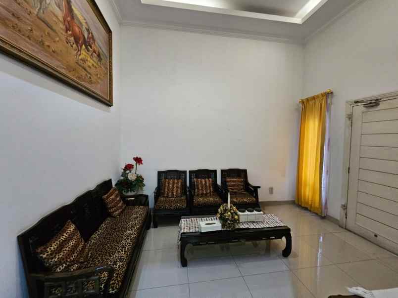 dijual rumah jl muara