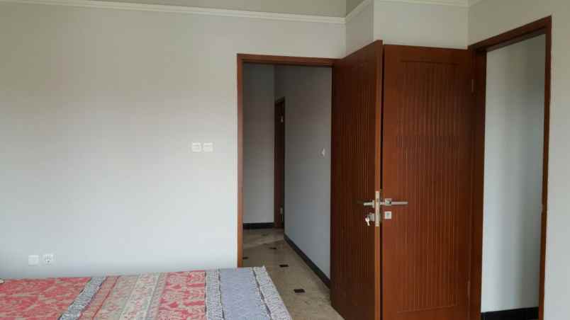 dijual rumah jl pangrango jatibening