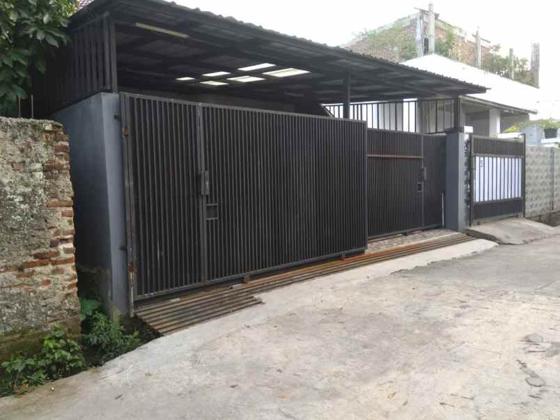 dijual rumah jl saturnus margahayu