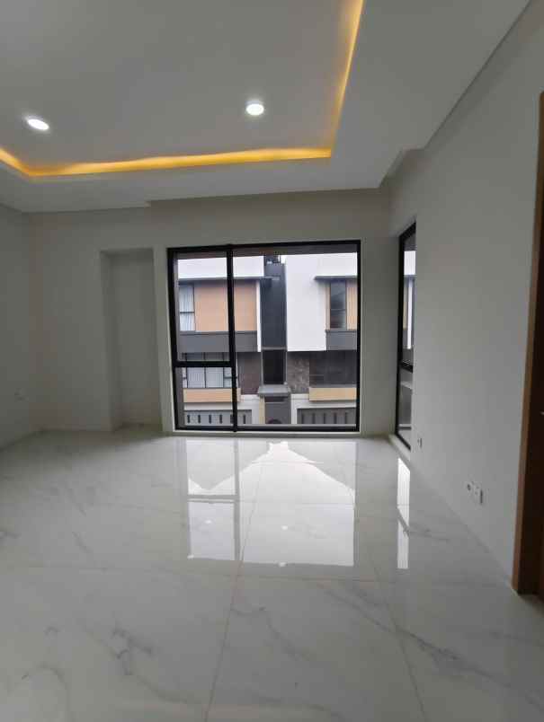 dijual rumah jl sayap setiabudi