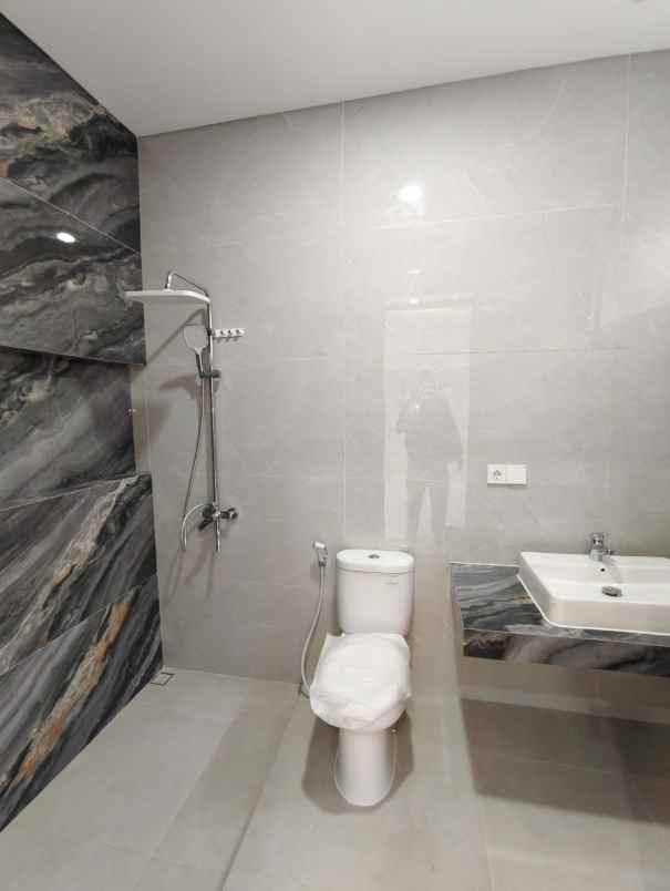 dijual rumah jl sayap setiabudi