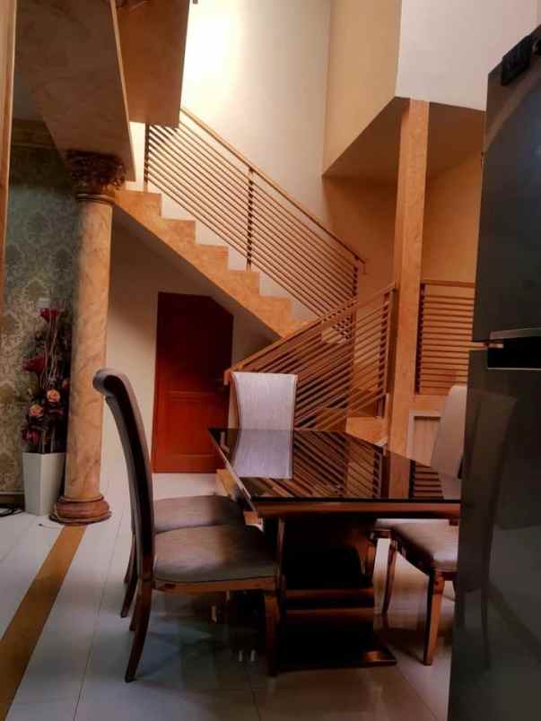 dijual rumah jl setra dago utara