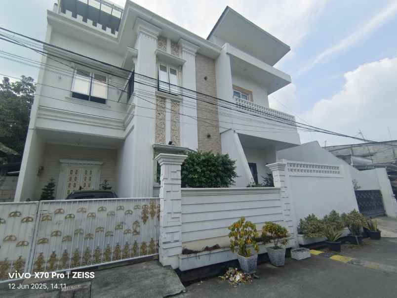 dijual rumah jl swasembada barat kebon