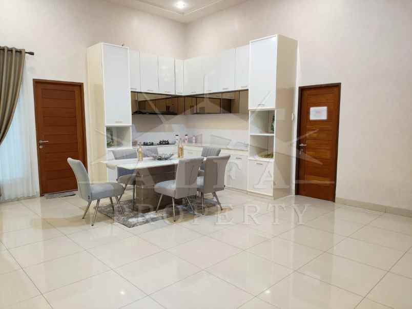 dijual rumah jl tekam komp the green park