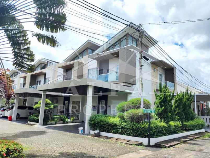 dijual rumah jl tekam komp the green park