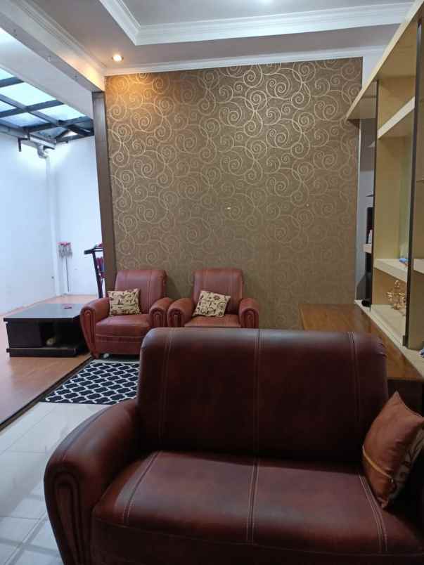 dijual rumah jl terusan pembangunan