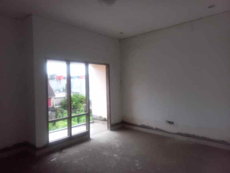 dijual rumah jl urip sumoharjo ii perum