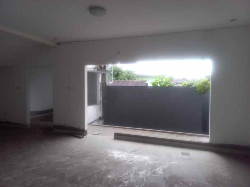 dijual rumah jl urip sumoharjo ii perum