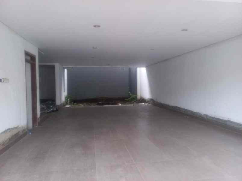 dijual rumah jl urip sumoharjo ii perum
