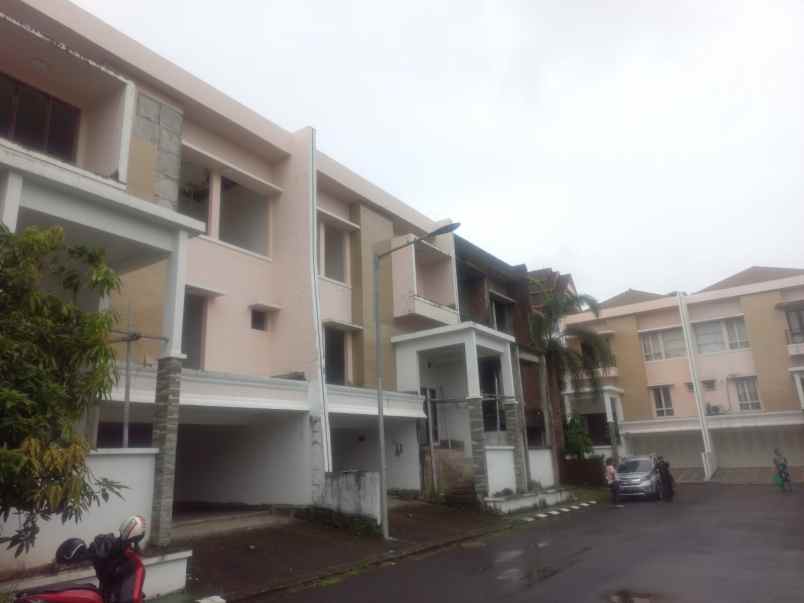 dijual rumah jl urip sumoharjo ii perum