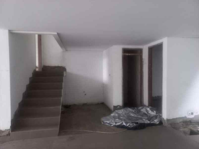 dijual rumah jl urip sumoharjo ii perum