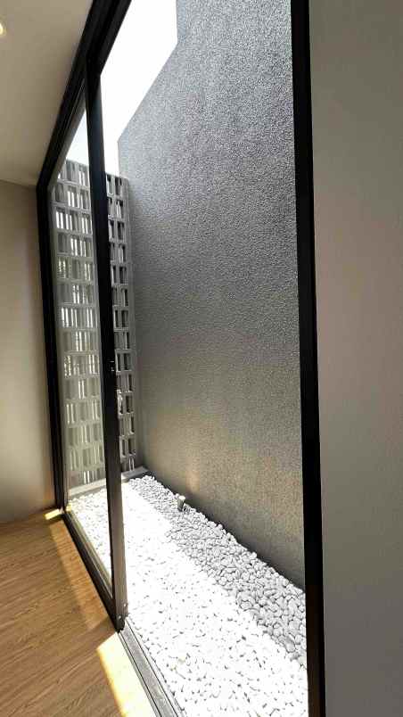 dijual rumah jl w r supratman no 14