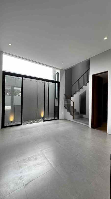 dijual rumah jl w r supratman no 14