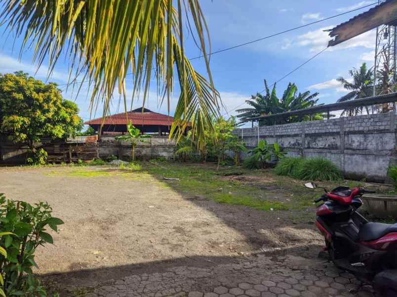 dijual rumah jl wolter monginsidi