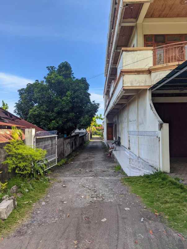 dijual rumah jl wolter monginsidi