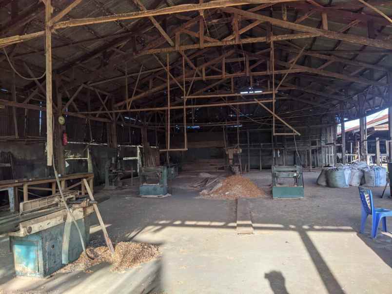 dijual rumah jl wolter monginsidi