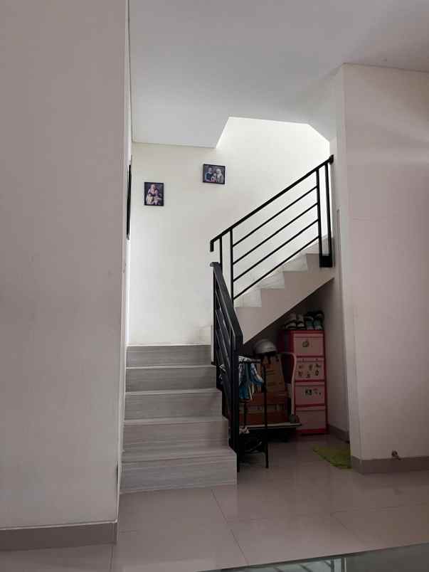 dijual rumah jl zingonium timur grand