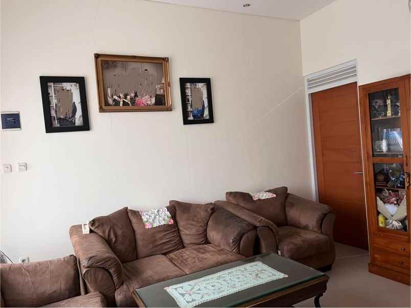 dijual rumah jl zingonium timur grand