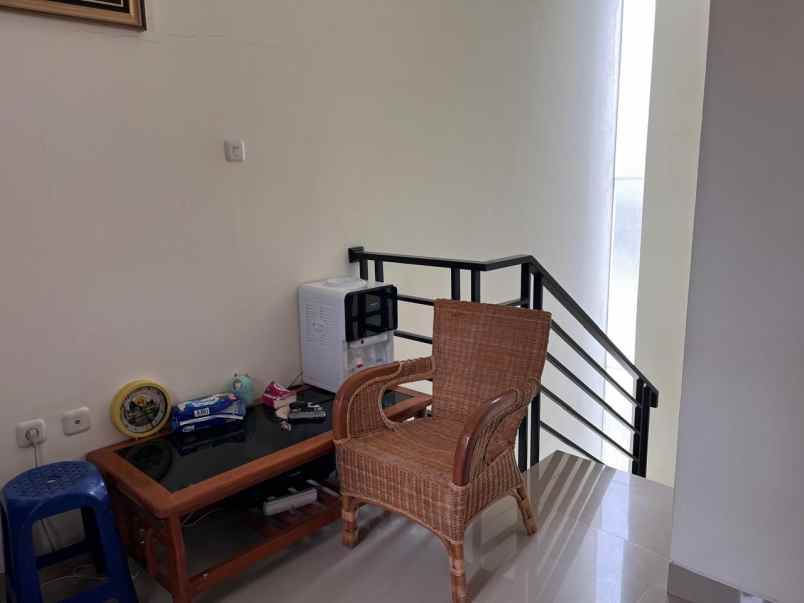 dijual rumah jl zingonium timur grand