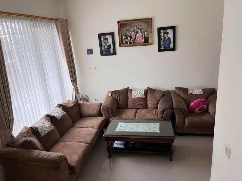 dijual rumah jl zingonium timur grand