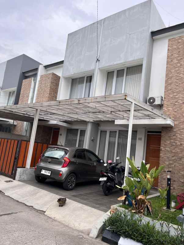 dijual rumah jl zingonium timur grand