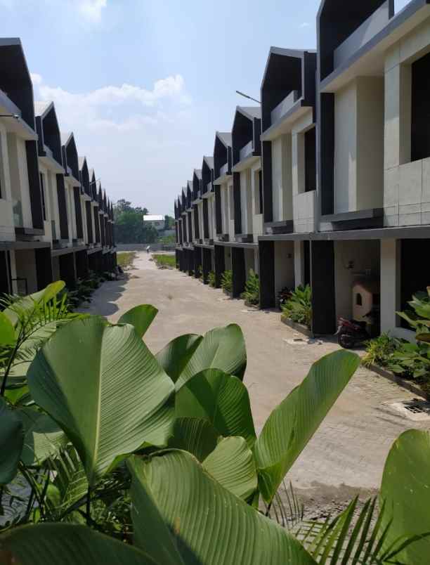 dijual rumah jln brigjend zein hamid