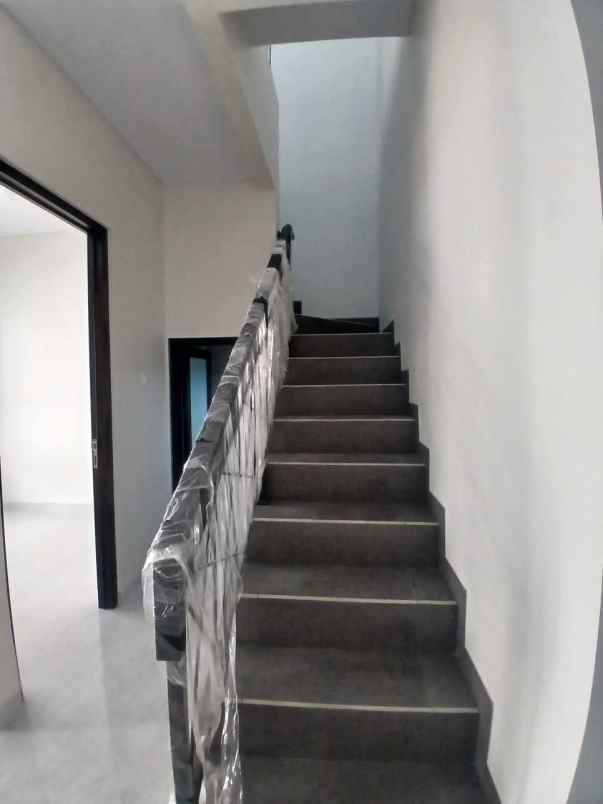 dijual rumah jln warung sila cipedak