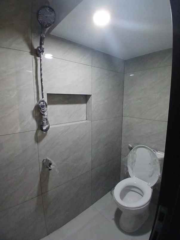 dijual rumah jln warung sila cipedak