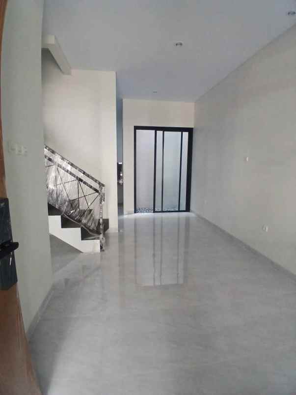 dijual rumah jln warung sila cipedak