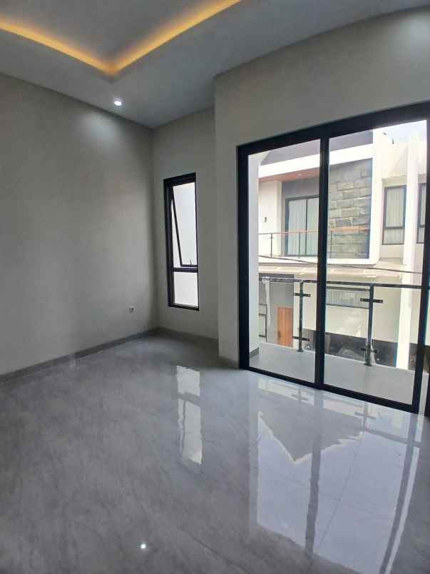 dijual rumah jln warung sila cipedak