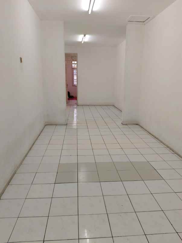 dijual rumah johar baru