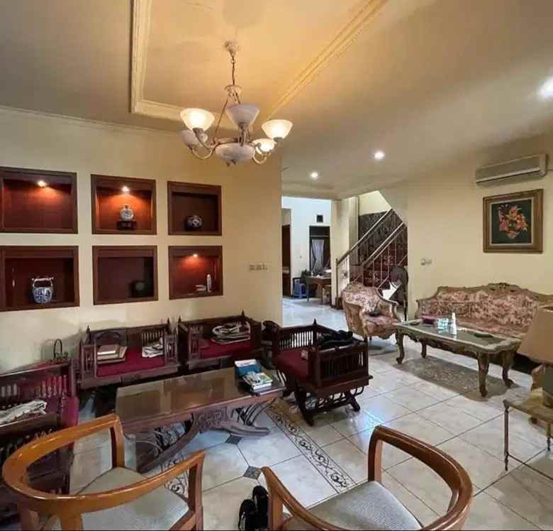 dijual rumah karangtengah