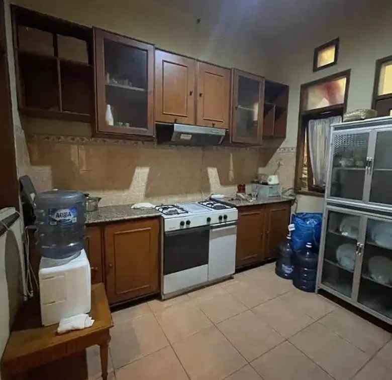 dijual rumah karangtengah