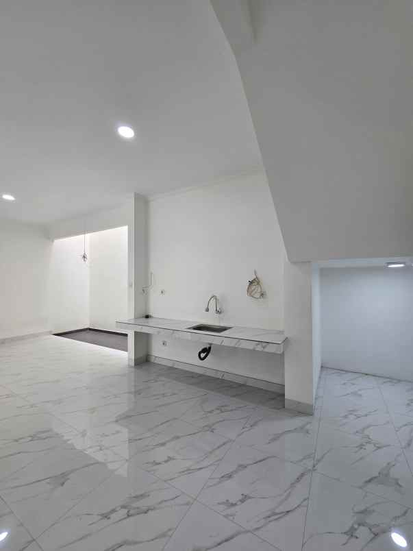 dijual rumah kayu putih jaktim