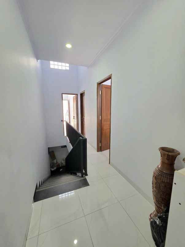 dijual rumah kebon baru