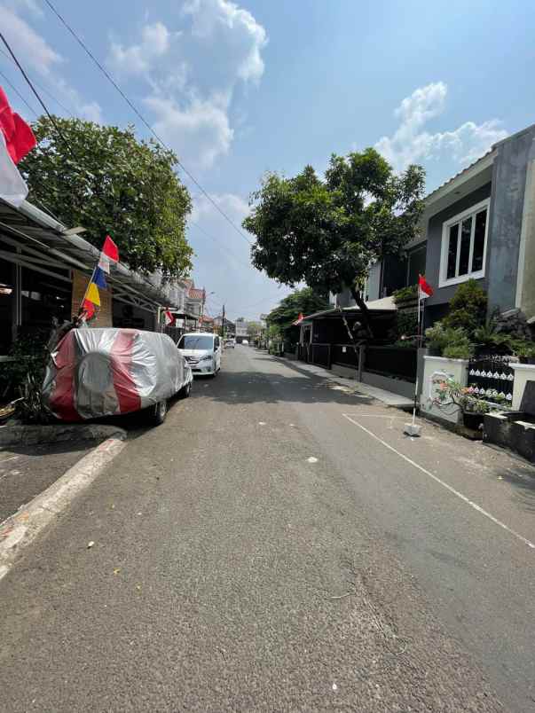 dijual rumah kebon baru tebet